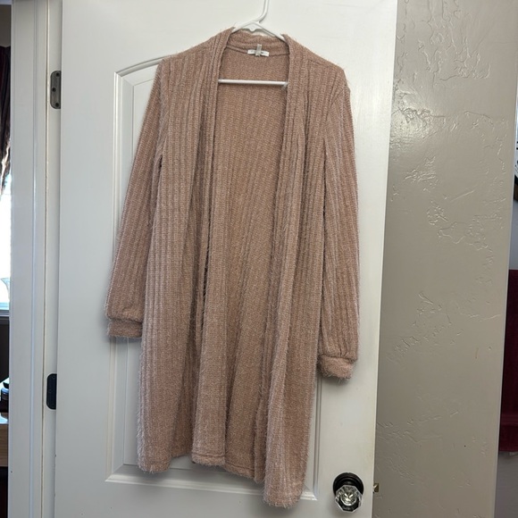 Maurice’s Blush Fuzzy Duster with Pockets - Picture 1 of 3